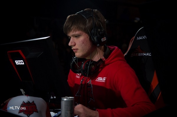 他在45度 他在45度