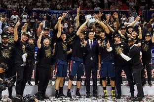 对球迷与训 对球迷与训